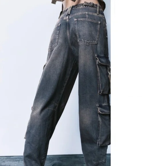 Zara MID-RISE TRF CARGO JEANS Jeans